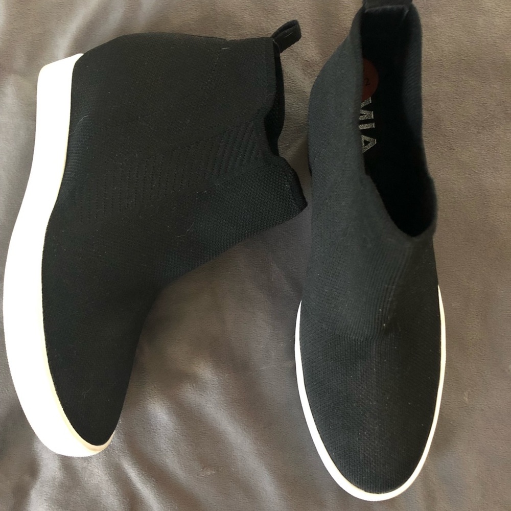 Womens black heel booties